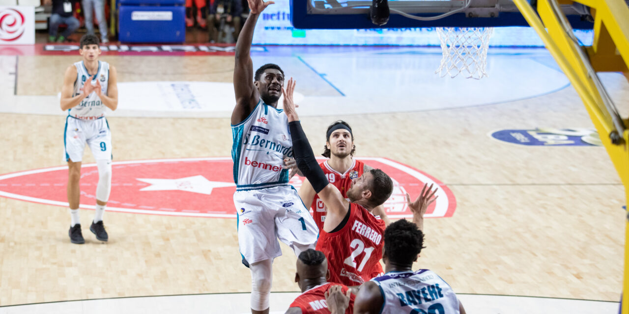 Serata da incorniciare per Cantù, battuta Varese nel derby