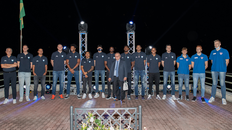 Pallacanestro Cantù, presentata squadra e staff tecnico alla città