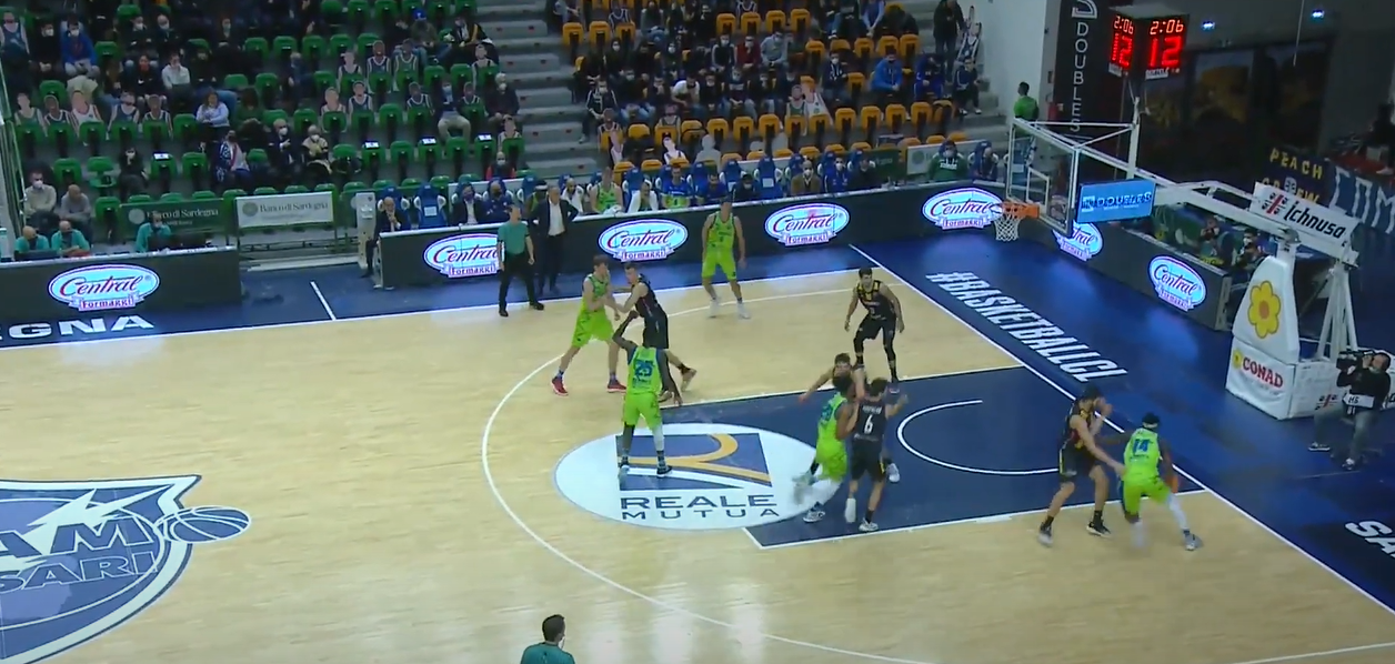 Basketball Champions League, Sassari travolta da Tenerife (63-84) ed eliminata