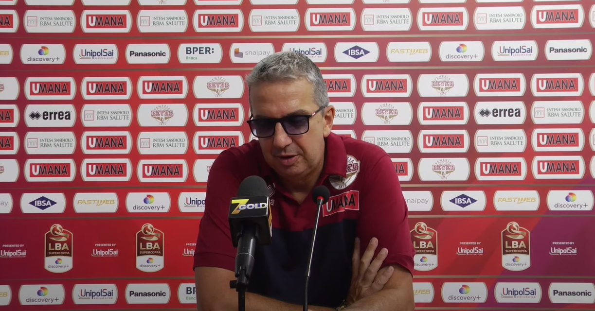 Umana Reyer Venezia, De Raffaele dopo la sconfitta di Eurocup: “Partita di grande agonismo, arrivati poco lucidi nel finale”