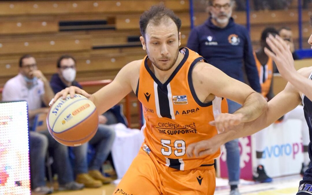 Oleggio Magic Basket, benvenuto Fabio Giampieri