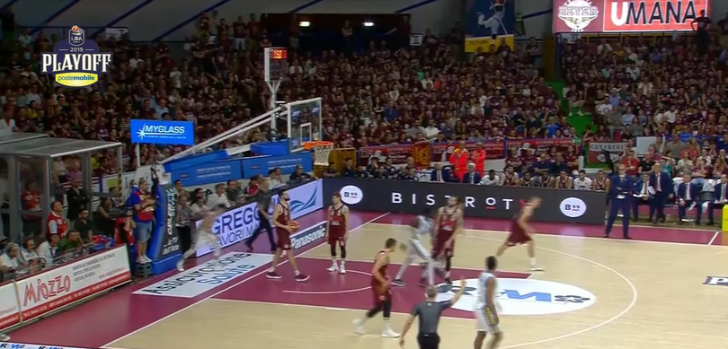 La Reyer domina per un tempo, poi rischia nel finale. Ma Gara-4 è sua. Vanoli ko 78-75