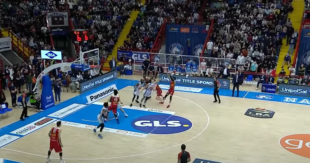 Al PalaBarbuto passa Pesaro. Napoli ko 84-85 all’overtime